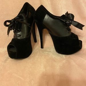 Black Platform Oxford Peep Toe Pumps